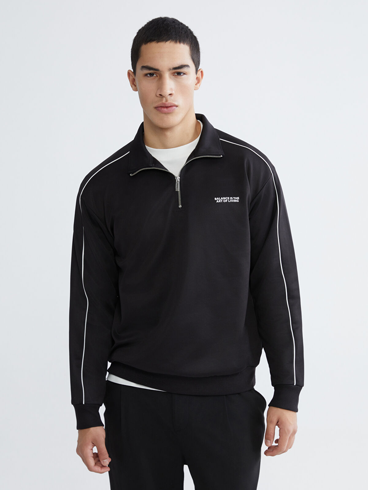 XSIDE Siyah Dik Yaka Baskılı Erkek Sweatshirt - W5NO84Z8-CVL | LCW