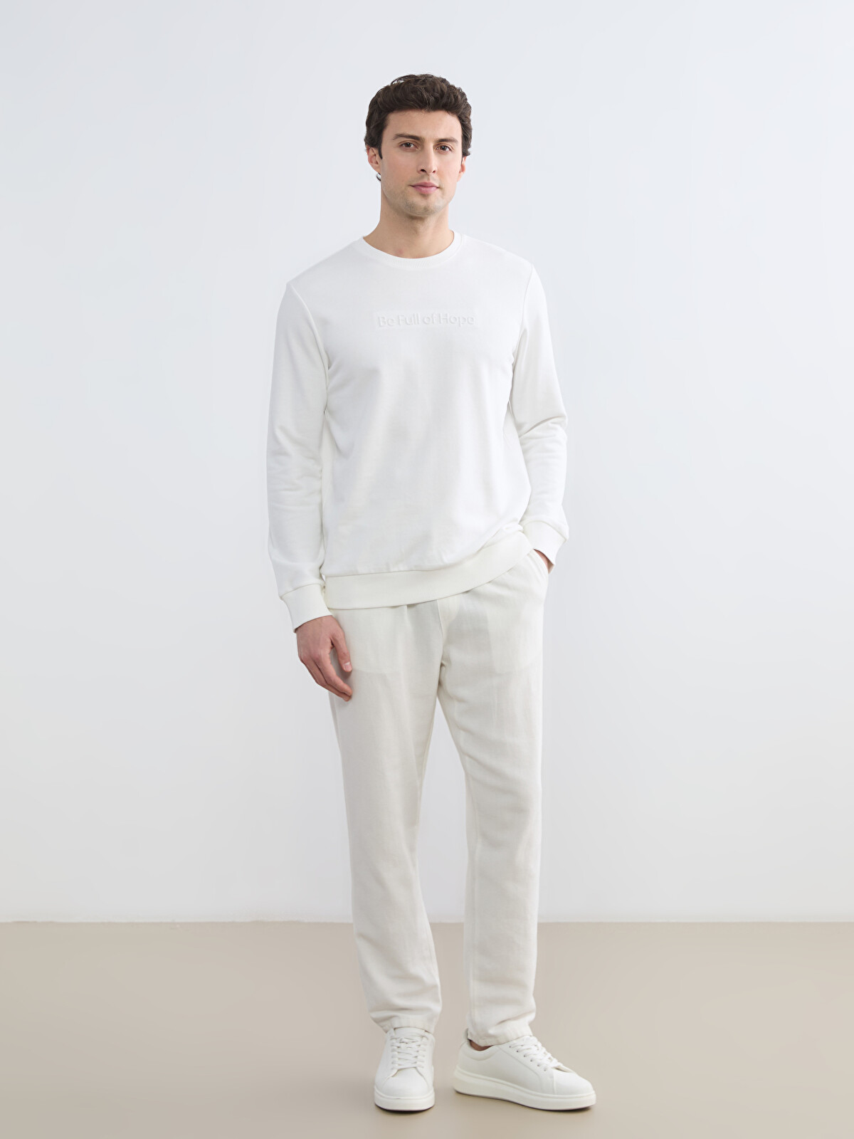 LCWAIKIKI Classic Beyaz Bisiklet Yaka Baskılı Erkek Sweatshirt