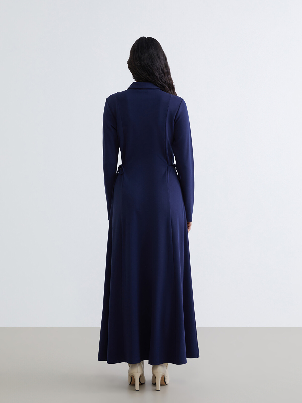 結衣 LCW Modest Shirt Collar Dress With Tie - S65034Z8-ZKF | LC Waikiki