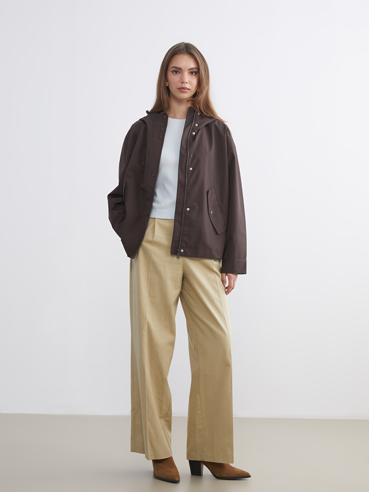 モカ LCW Modest Kahverengi Kapüşonlu Oversize Kadın Yağmurluk