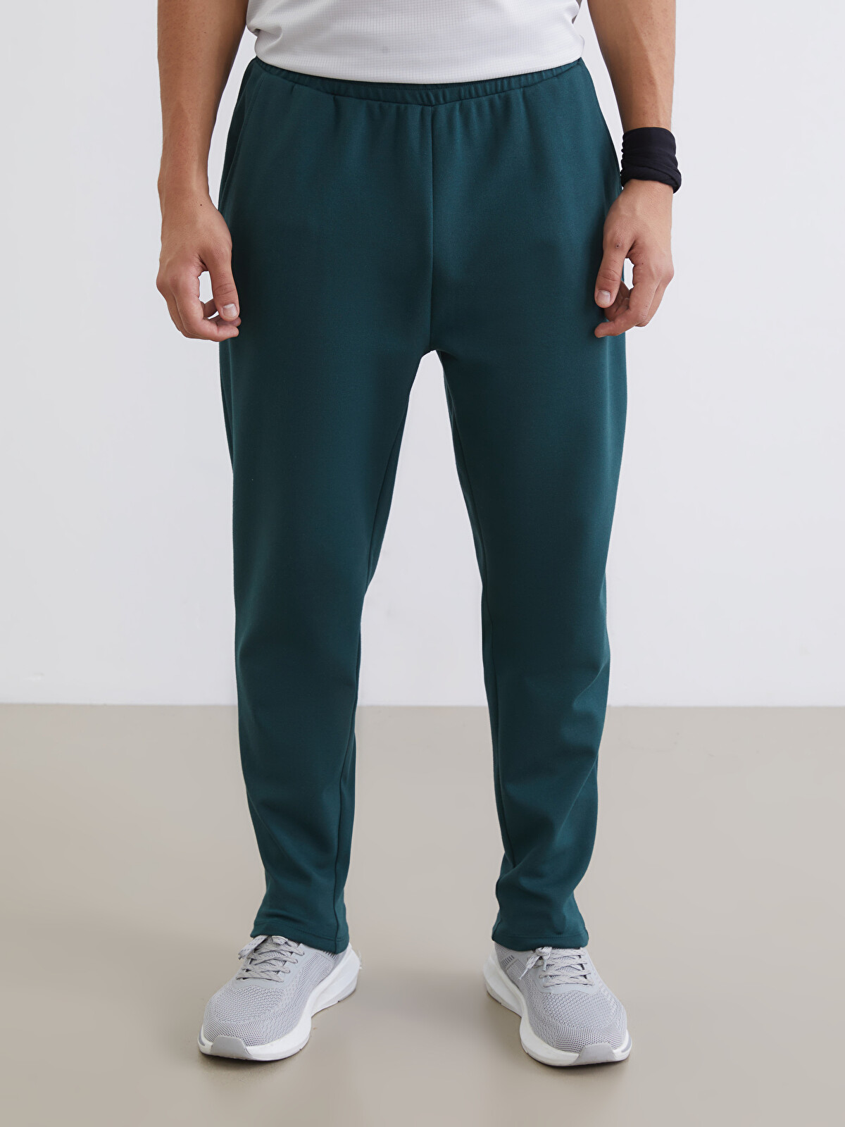 XSIDE ACTIVE Men's Regular Fit Sweatpants - S65931Z8-ZBK | LC Waikiki