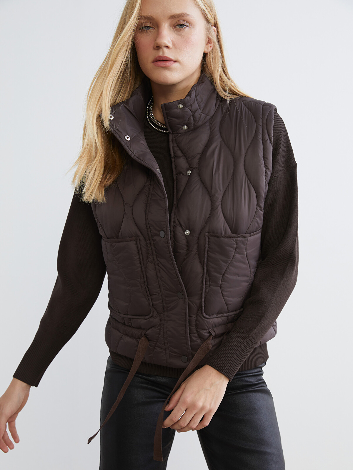 LCW Vision Kahverengi Dik Yaka Kapitone Oversize Kadın Şişme Yelek