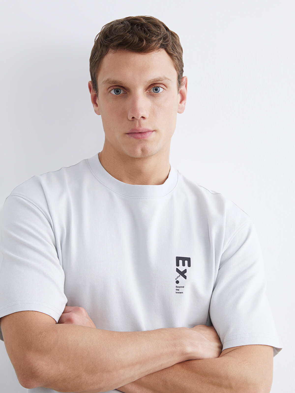 ヴィヴィアーノ カットソー Tシャツ ハート柄 L 白 VS-AW24-CS01 LCW Vision Bisiklet Yaka Leopar Baskılı Kadın Tişört - S57313Z8