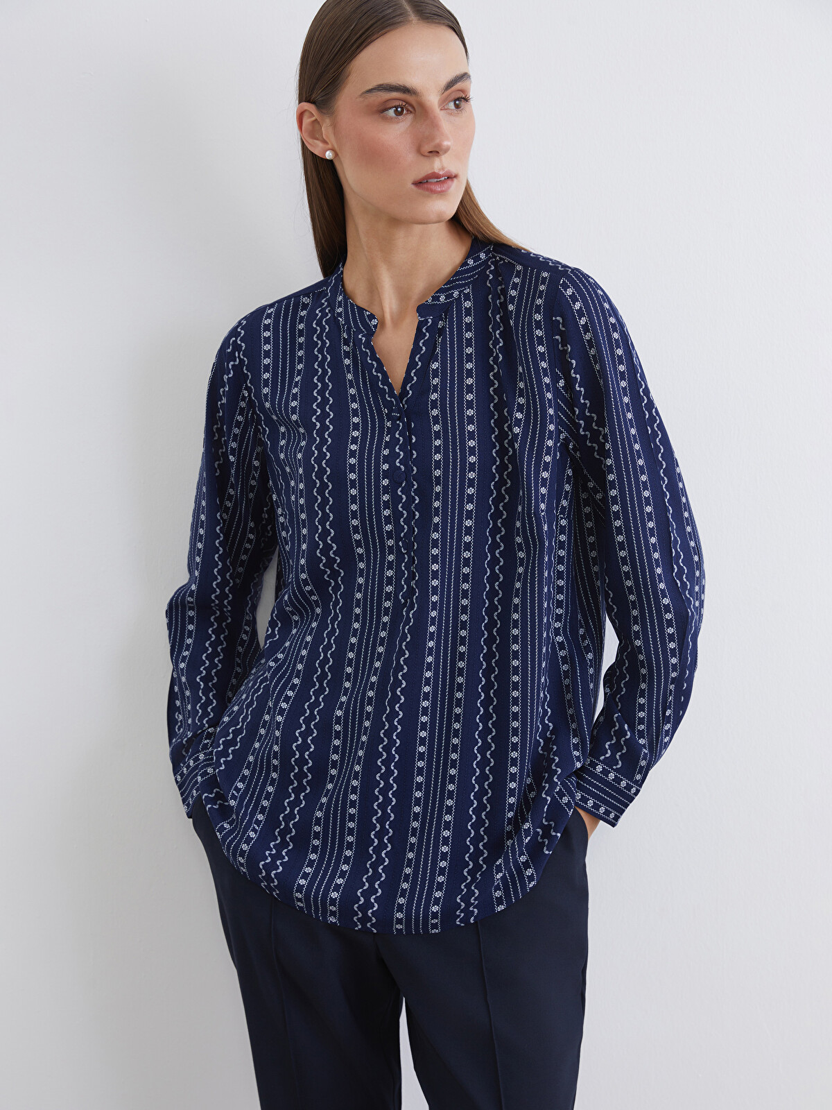 LCW Grace Notch Neck Patterned Blouse - S69848Z8-LSJ | LC Waikiki