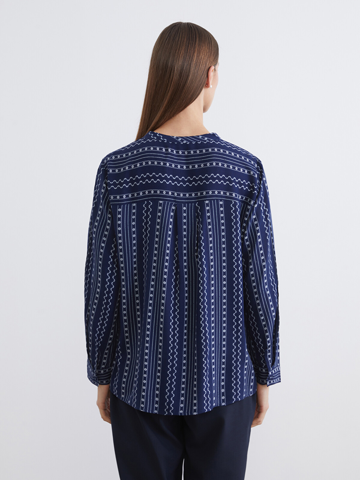 LCW Grace Notch Neck Patterned Blouse - S69848Z8-LSJ | LC Waikiki