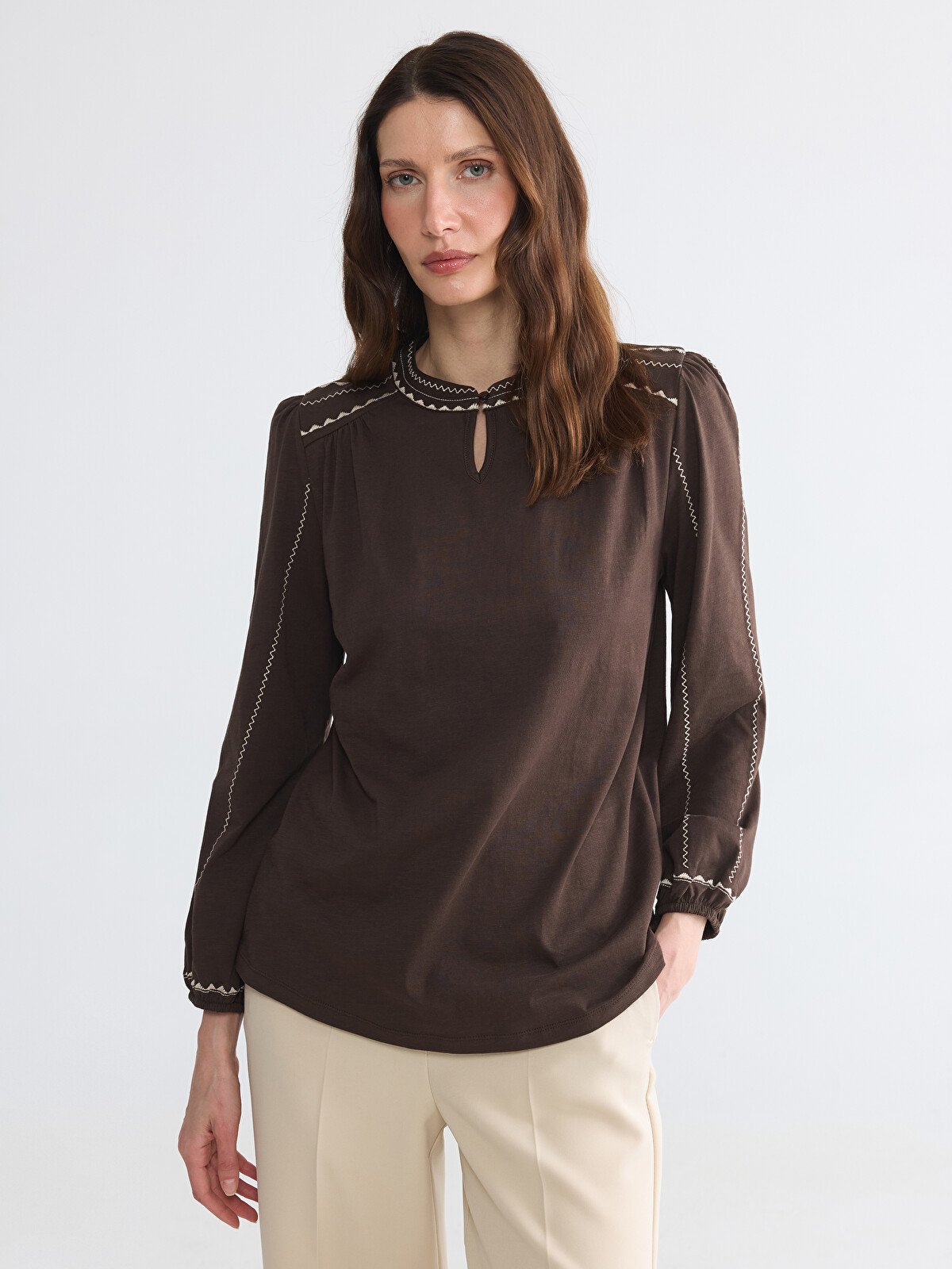 LCW Grace Kahverengi Hakim Yaka Nakışlı Bluz - S69856Z8-HNM | LCW