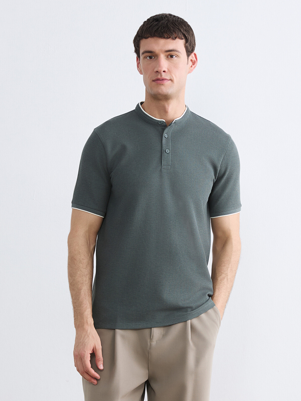 LCW Vision The Mandarin Collar Tee for Him - S6AO50Z8-L1R - LC Waikiki