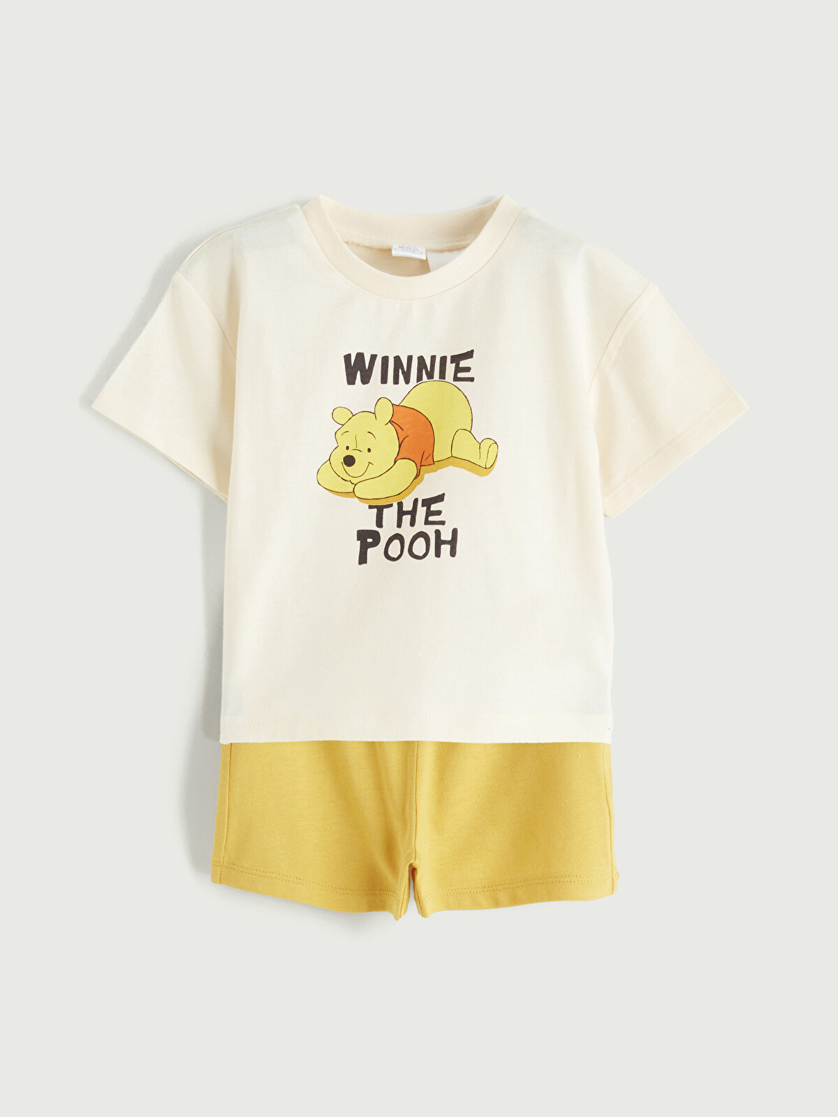 LCW baby Ekru Winnie The Pooh Baskılı Erkek Bebek Şort ve Tişört