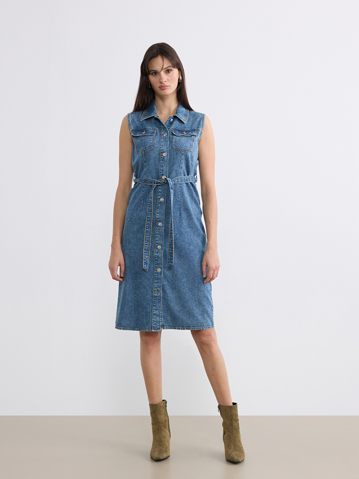 LCWAIKIKI Classic Collared Neck Sash Waist Denim Dress - S6CA41Z8