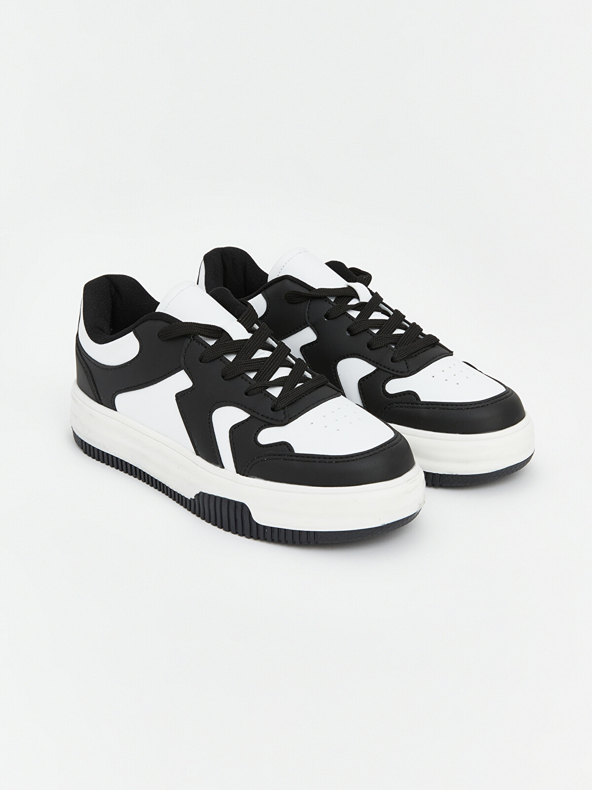 カーヴィーフィット M、Lサイズ 白 黒 各2枚の4セット LCW STEPS Faux Leather Girls' Sneakers - S6CP18Z4-HUC - LC Waikiki