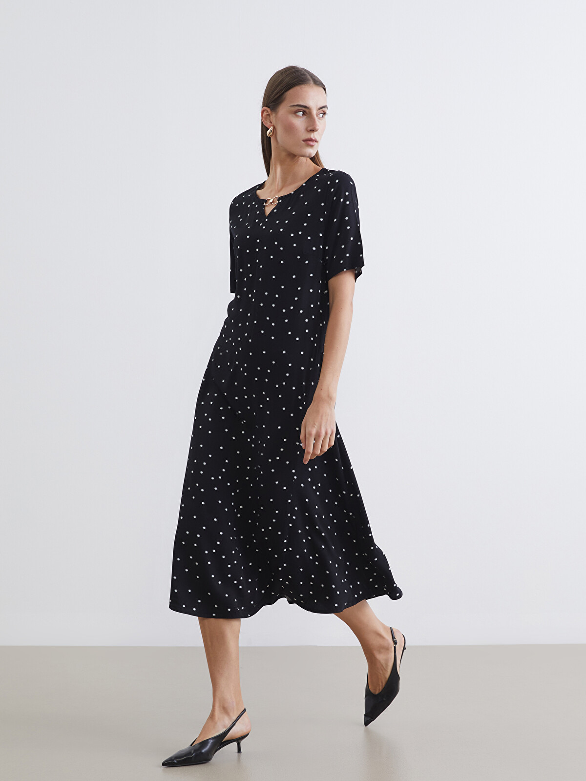 LCW Grace Crew Neck Polka Dot Dress - S6DD43Z8-LQJ | LC Waikiki