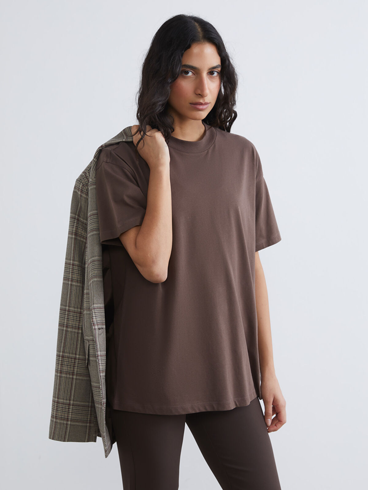 KIYOMI.Tさん LCW Modest Kahverengi Bisiklet Yaka Kadın Tişört - S6FU32Z8-HMK | LCW