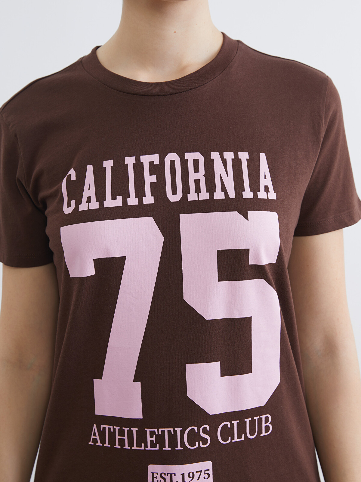 XSIDE Woman Brown T-shirt - S6GA73Z8-8XJ | LC Waikiki