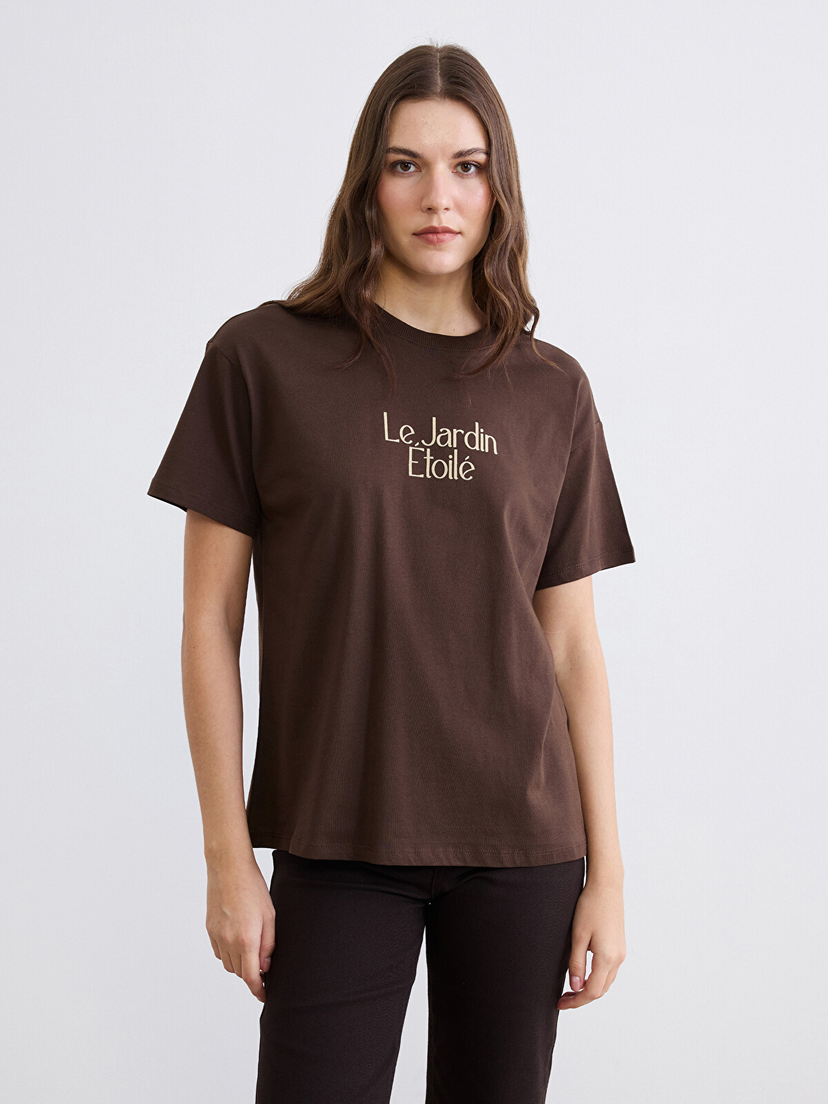 LCW Comfort Kahverengi Bisiklet Yaka Baskılı Kadın Tişört