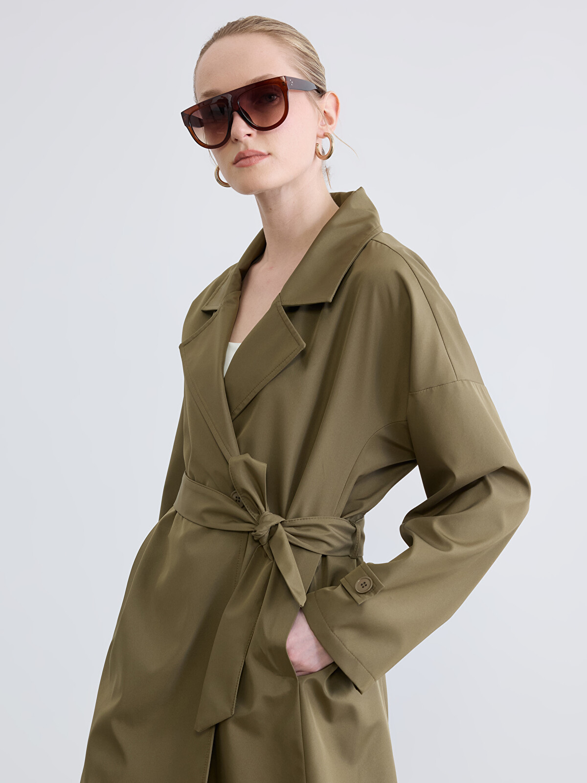 LC WAIKIKI Haki Kruvaze Yaka Kuşaklı Oversize Kadın Trençkot