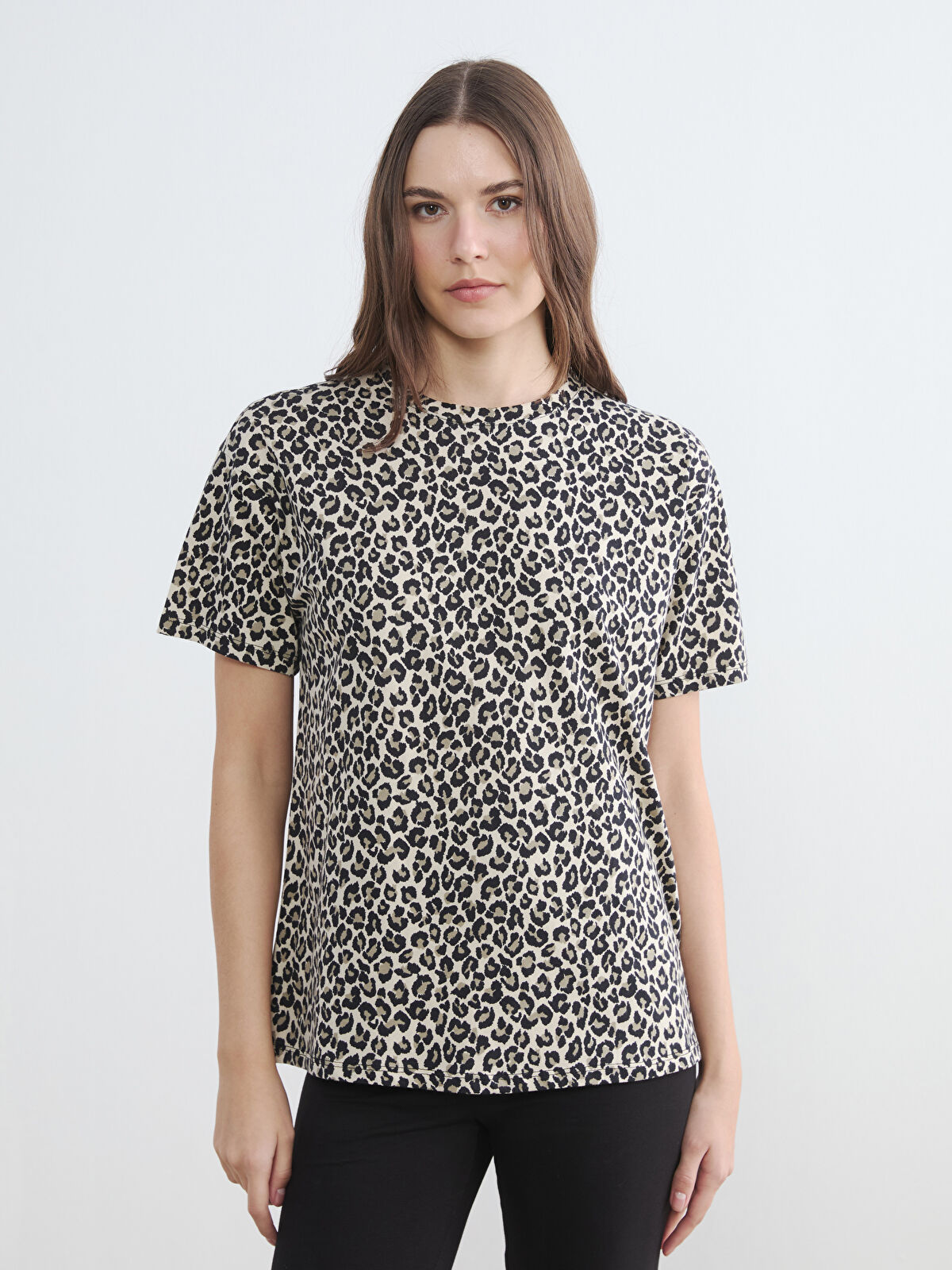 LCW Comfort Bisiklet Yaka Leopar Desenli Kadın Tişört