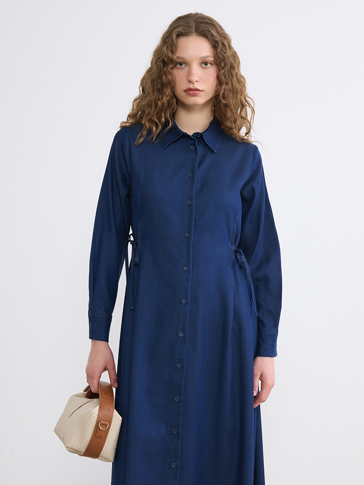 LCW Modest Collared Neck Tie Waist Denim Dress - S6MM74Z8-309 | LC