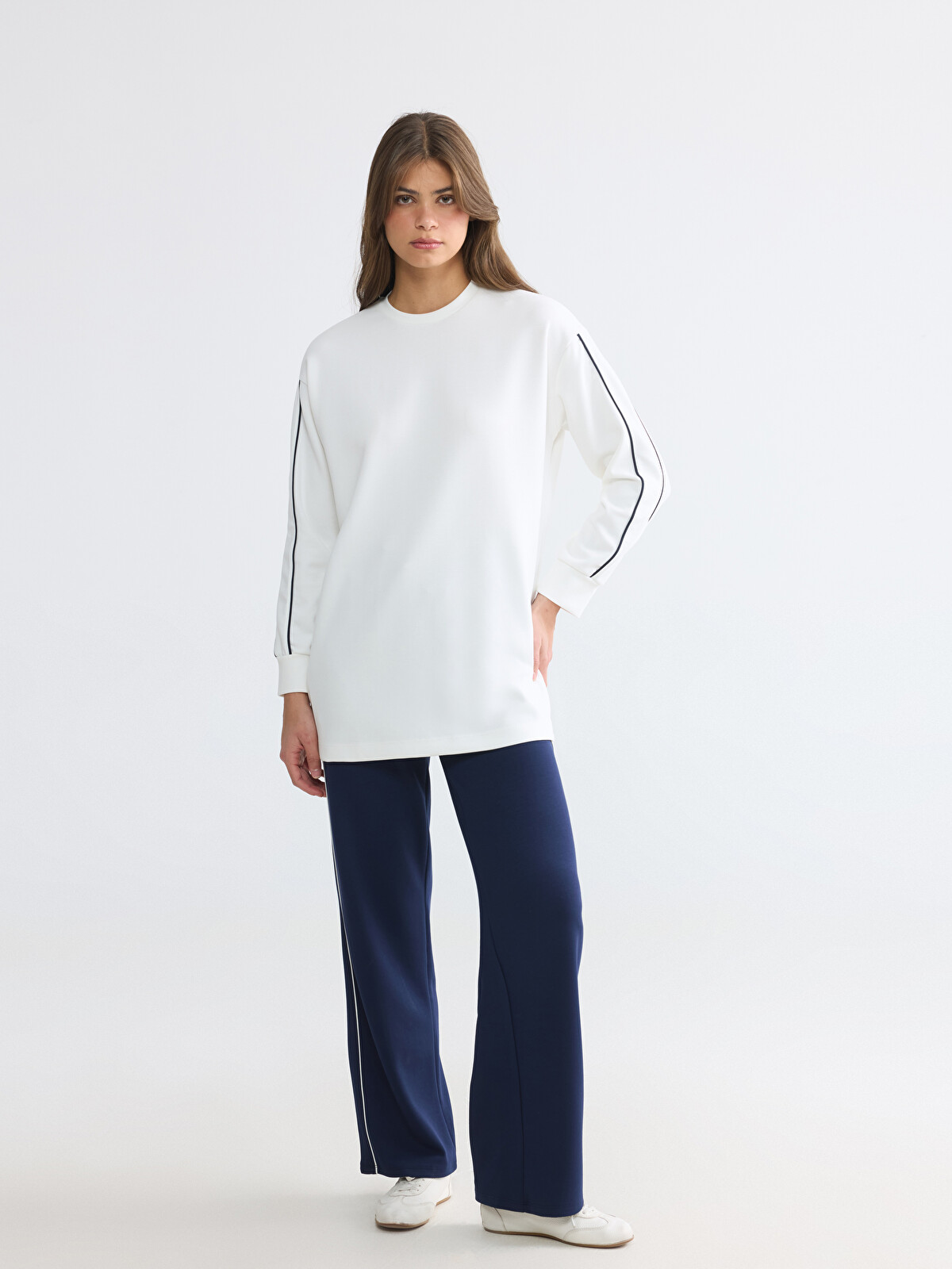 LCW EVERYDAY Beyaz Bisiklet Yaka Soft Touch Kadın Sweatshirt