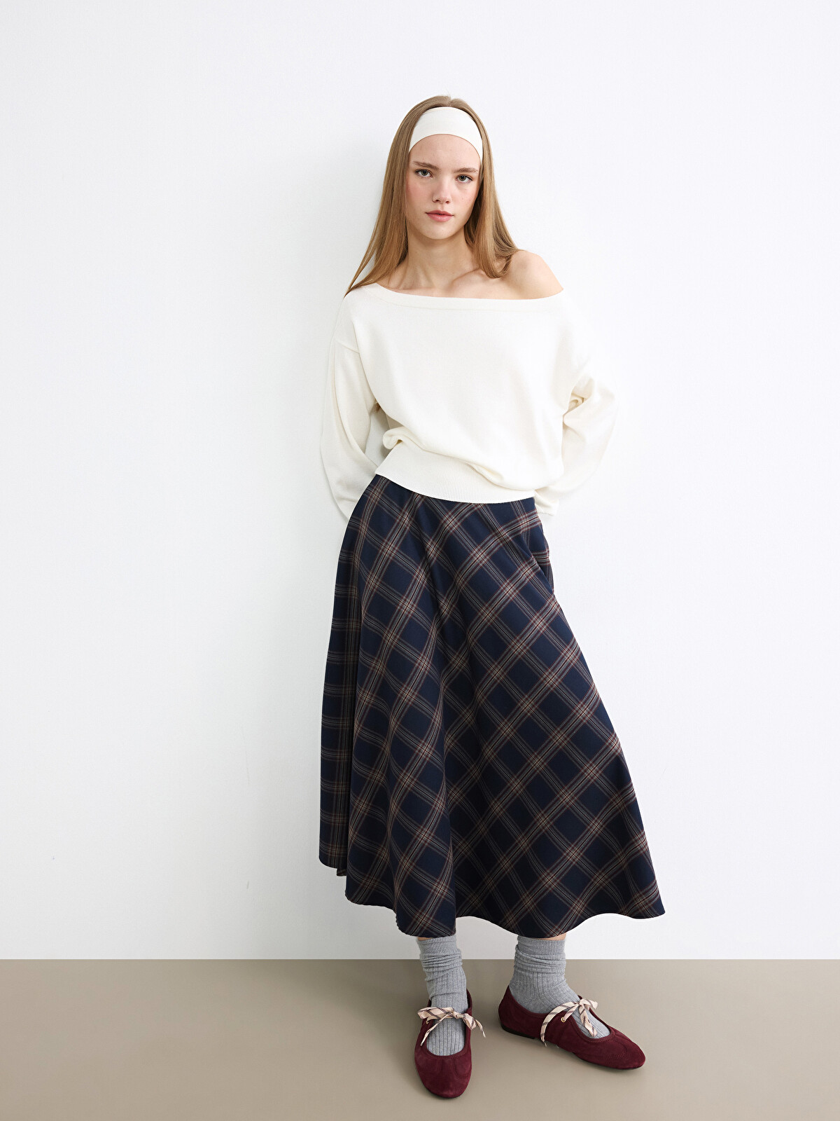 XSIDE A Plaid Flared Skirt with an Elastic Waistband. - S6N944Z8