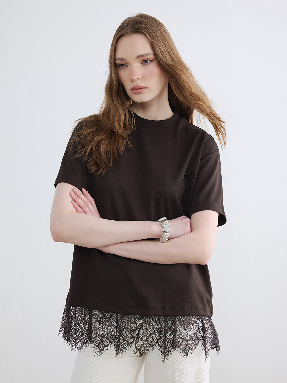 LCW Modest Kahverengi Dantel Detaylı Soft Touch Kadın Tişört