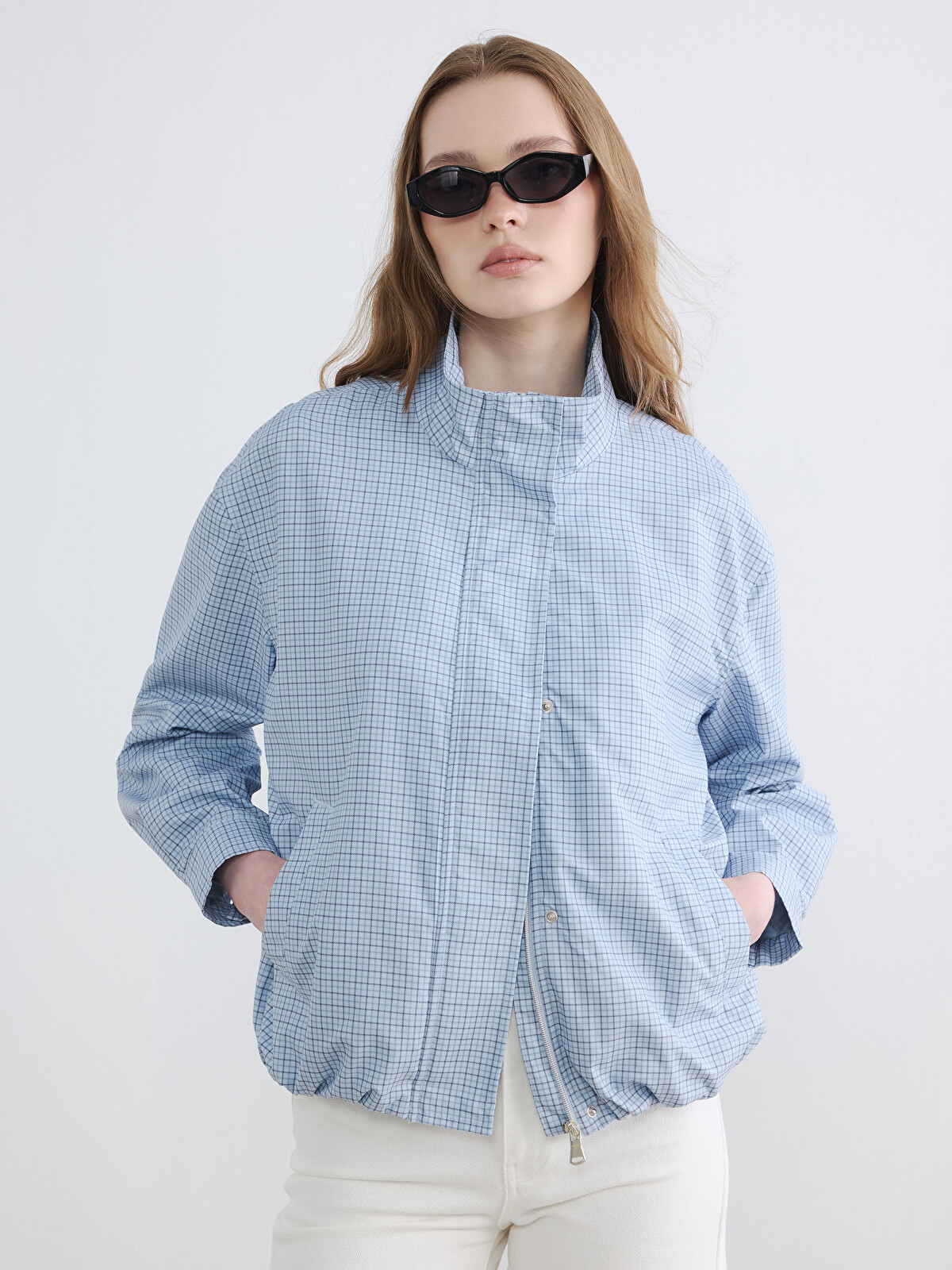 LCW Modest Mavi Dik Yaka Ekose Oversize Kadın Yağmurluk - S6P124Z8
