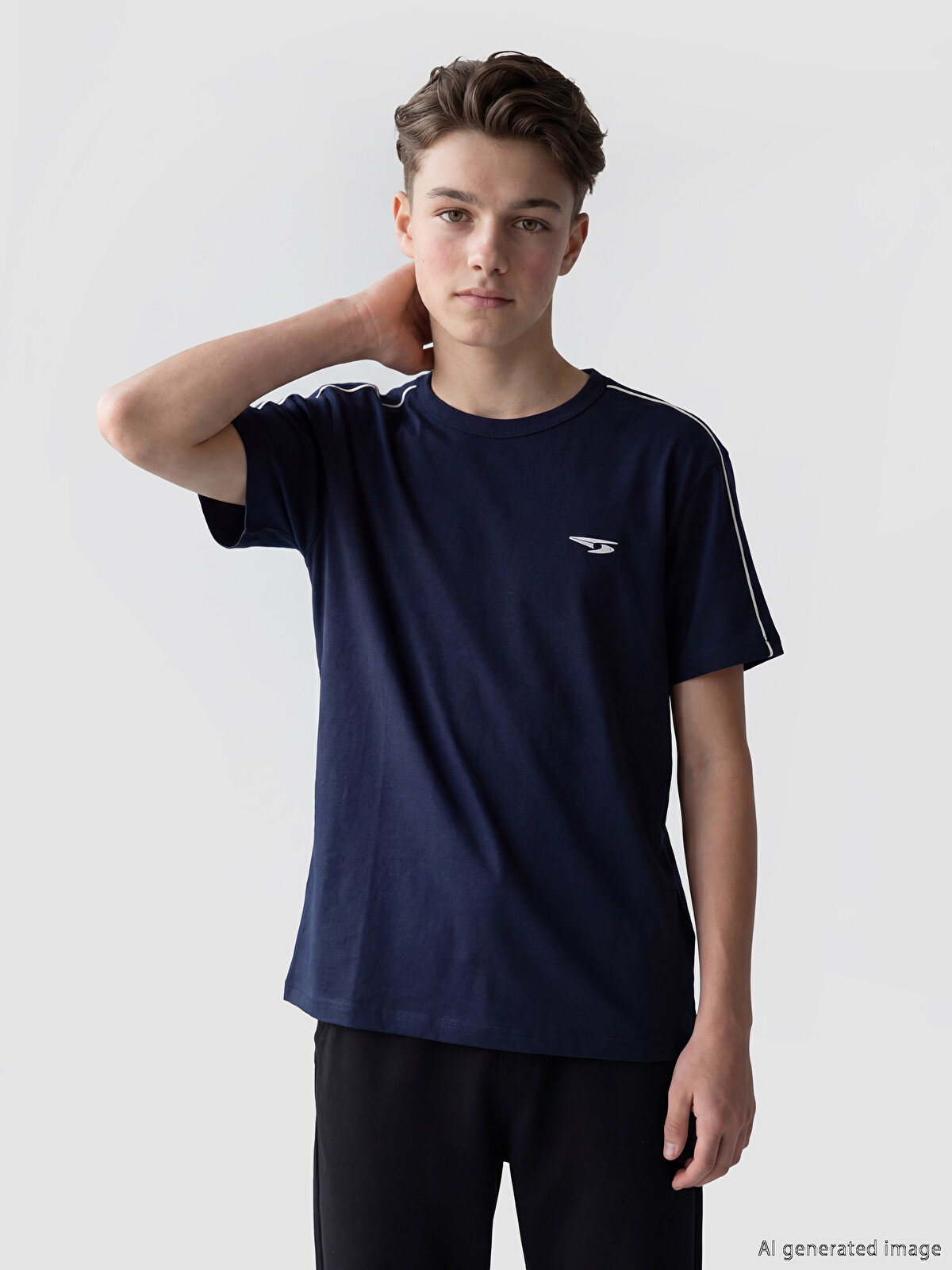 LCW Kids Lacivert Bisiklet Yaka Şeritli Erkek Çocuk Tişört
