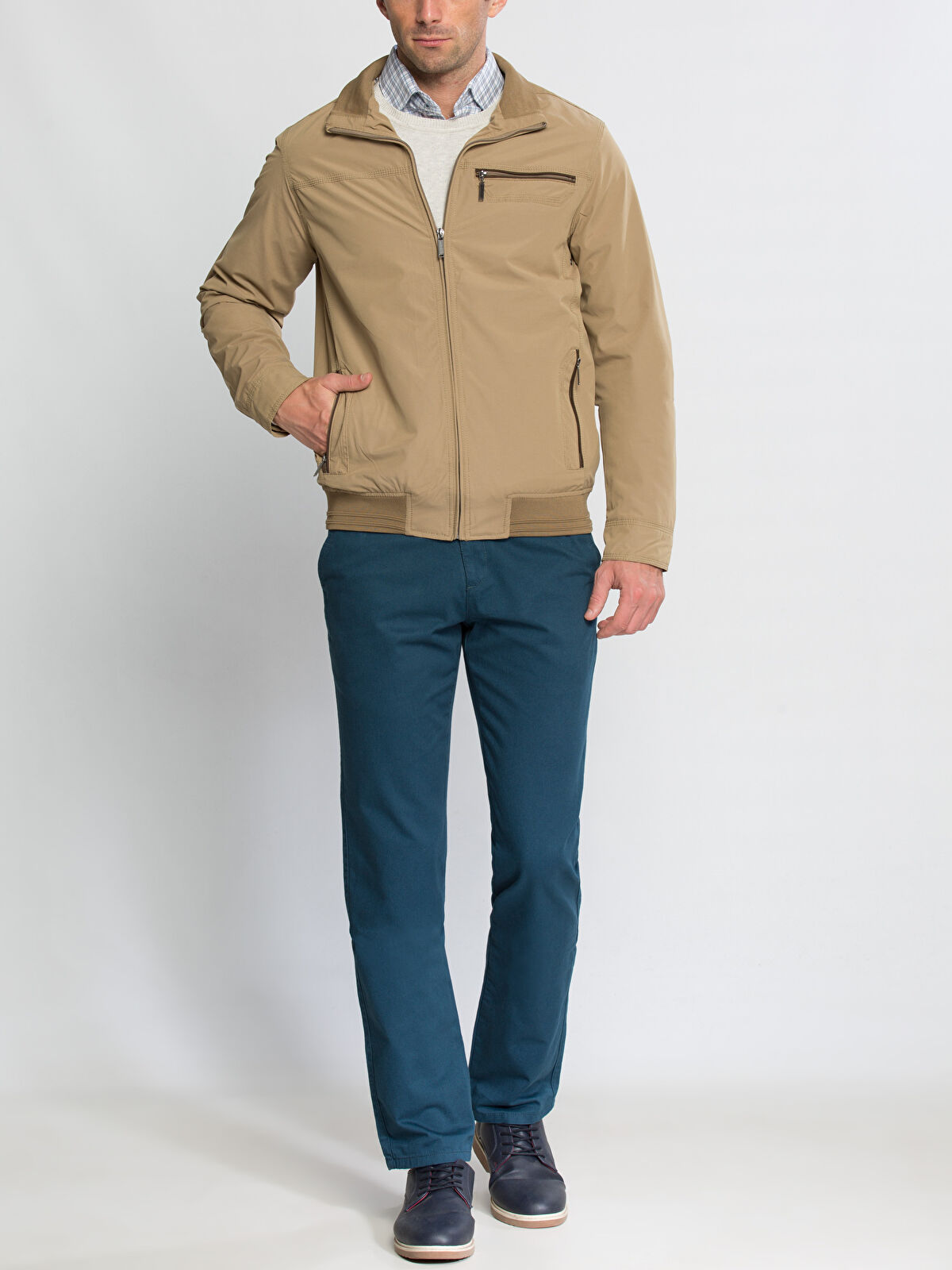 LCWAIKIKI Classic Neckband Lightweight Short Coat -6K0362Z8