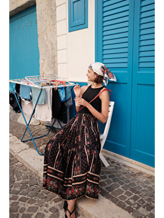 Beyaz-Açık Kırmızı-Siyah