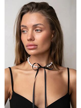 New Obsessions Beyaz Thèoigne Kurdela Detaylı İnci Choker Kolye