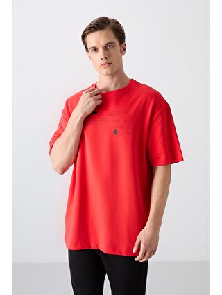 TOMMYLIFE Kırmızı Fiesta Pamuklu Kalın Yumuşak Dokulu Oversize Fit Baskılı Erkek T-Shirt - 88326