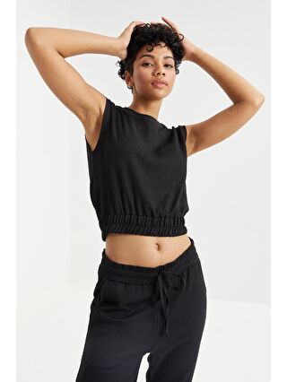 TOMMYLIFE Siyah O Yaka Kolsuz Beli Lastikli Bürümcük Kumaş Kadın Crop Top T-Shirt - 97226