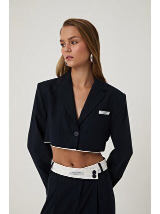 QUZU Kesik Detaylı Çizgili Crop Blazer Ceket Lacivert