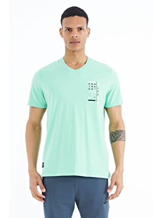 TOMMYLIFE Turkuaz Su Yeşili Baskı Detaylı V Yaka Standart Kalıp Erkek T-Shirt - 88186