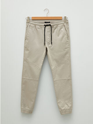 لون كاكي باهت