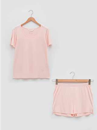 لون وردي باهت