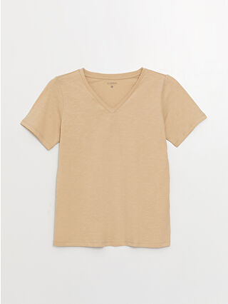 Ақ футболкадағы порнобрюнетка сорғыш