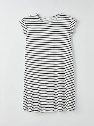 لون مرجاني باهت مخطط