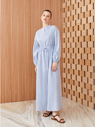 لون أزرق فاتر مخطط