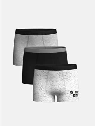 لون أبيض مطبوع