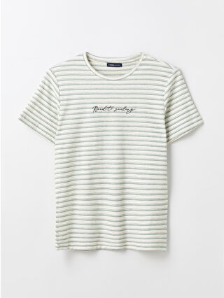 لون أخضر زيتوني فاتح