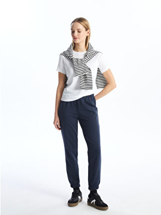 لون أحمر باهت