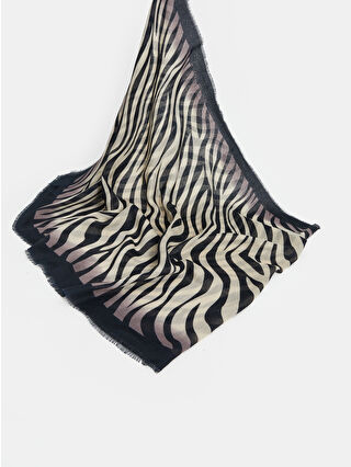 لون فانيلا مطبوع