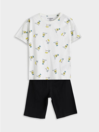 لون أبيض مطبوع