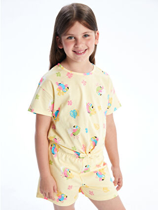 لون أصفر فاتح مطبوع