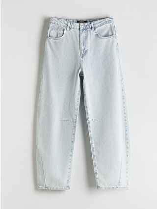 لون أزرق داكن