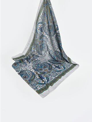 لون أخضر زيتوني فاتح