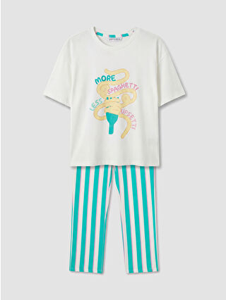 لون أخضر زيتوني فاتح