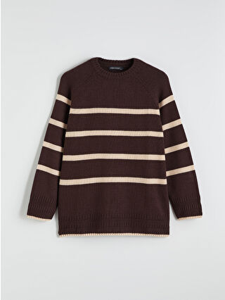 لون بني داكن مخطط