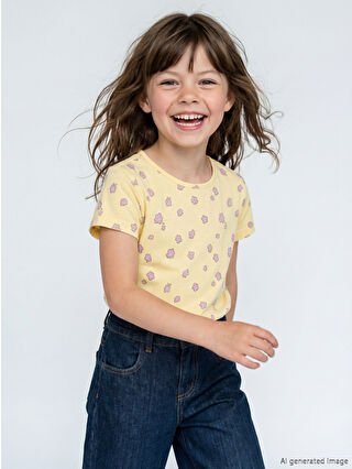 لون أصفر فاتح مطبوع