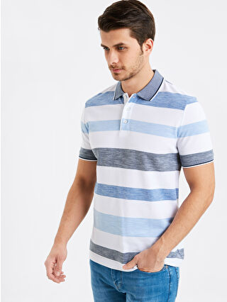 لون أزرق فاتر مخطط